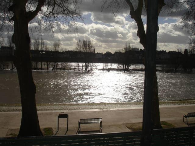 Appart Gite Les Oiseaux- Face Loire Quai Du Chatelet Orleans Exterior photo