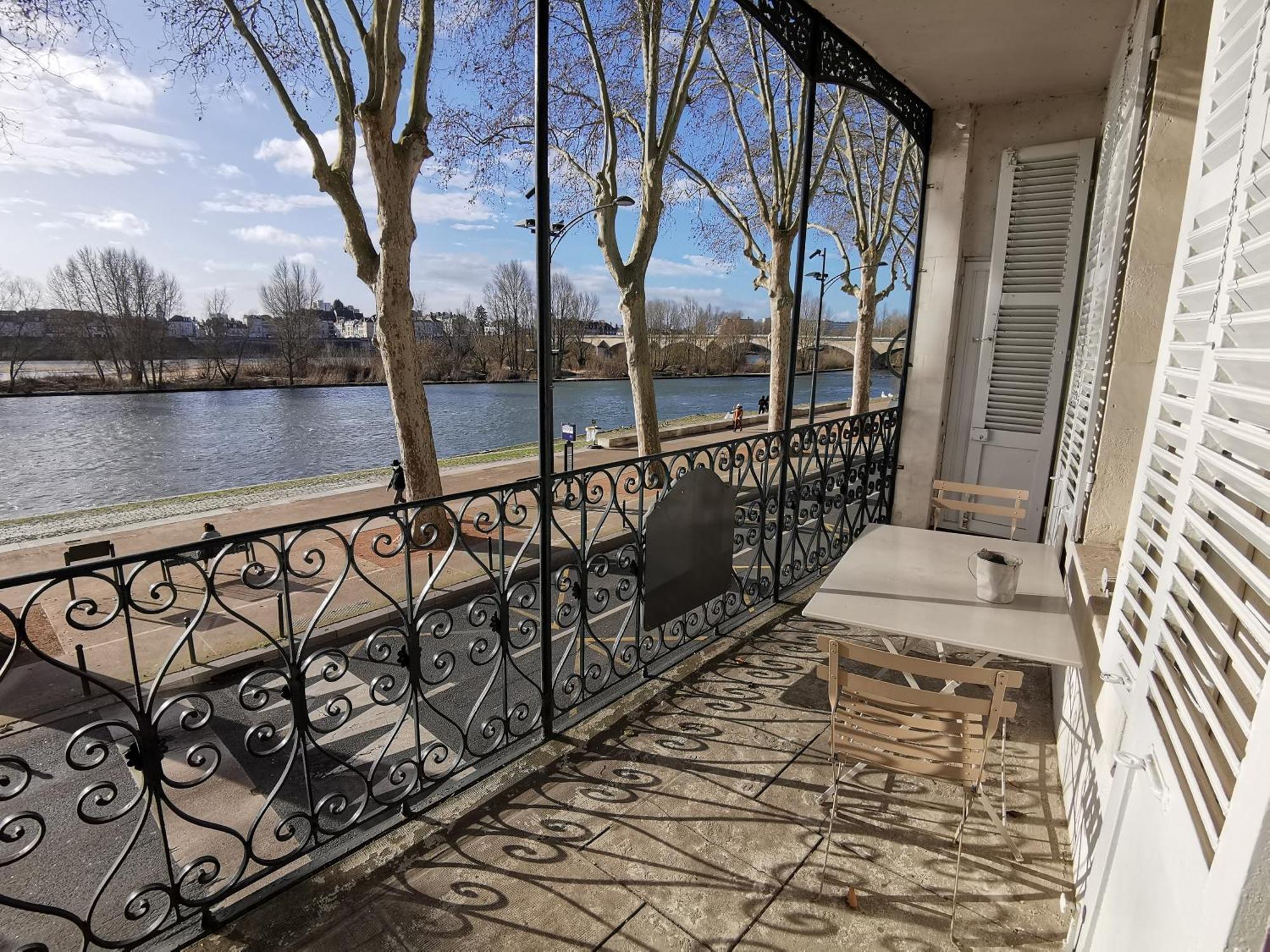 Appart Gite Les Oiseaux- Face Loire Quai Du Chatelet Orleans Exterior photo