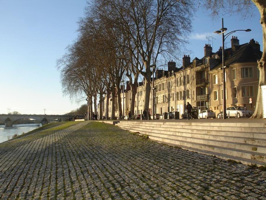 Appart Gite Les Oiseaux- Face Loire Quai Du Chatelet Orleans Exterior photo